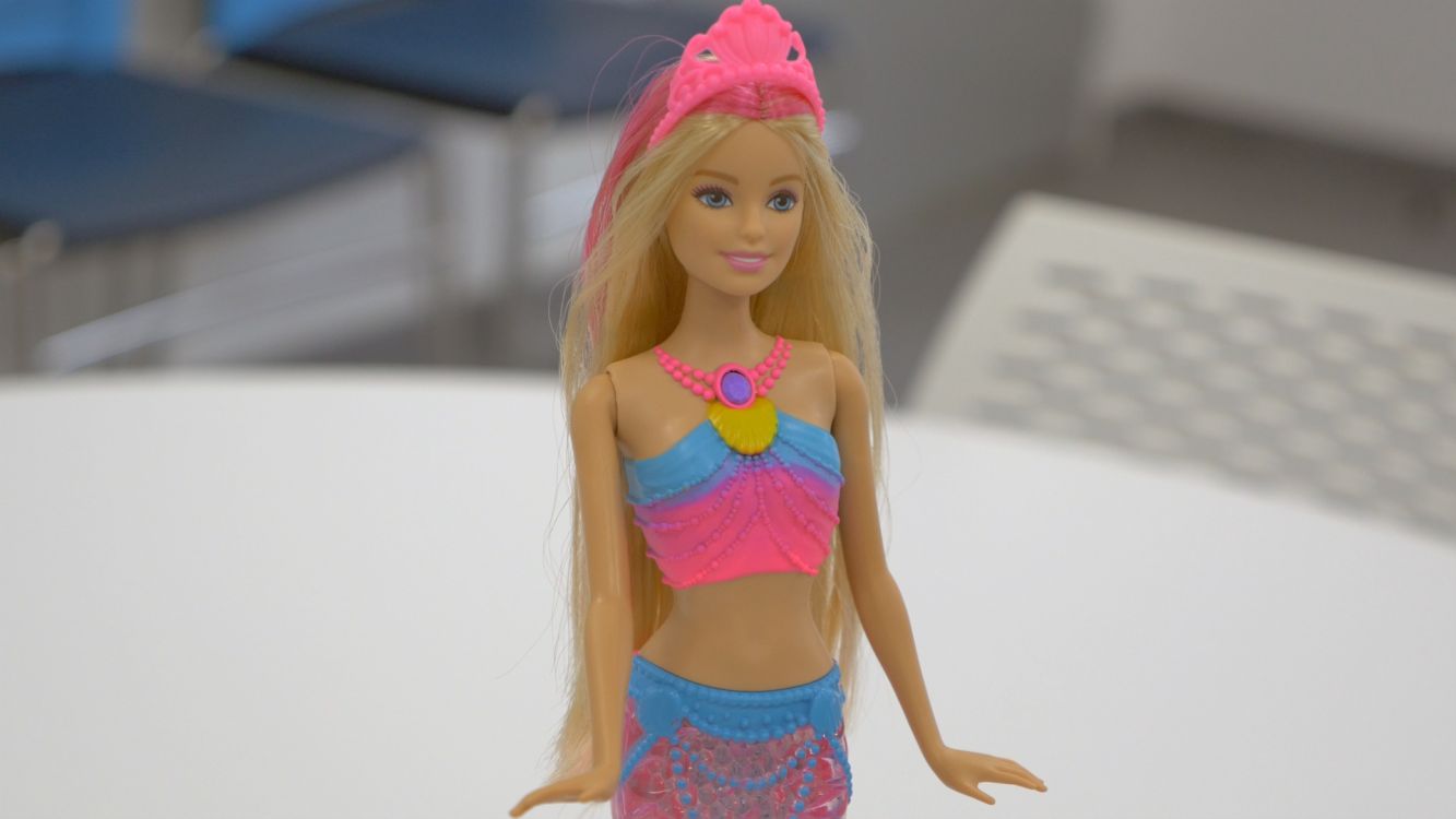 barbie sirene couleur et lumiere