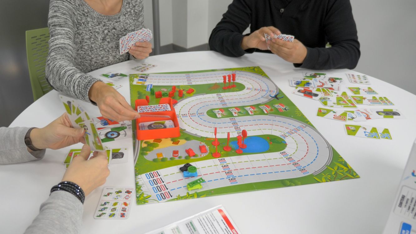 Mille Bornes sur un plateau - Démo du jeu en français 